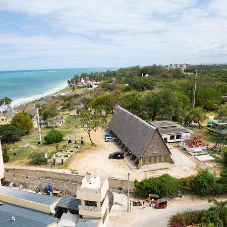 Beach Front Studio Apartment Nyali Beach Eksteriør billede