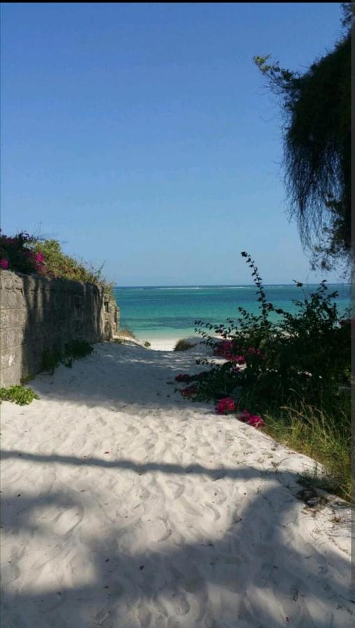 Beach Front Studio Apartment Nyali Beach Eksteriør billede